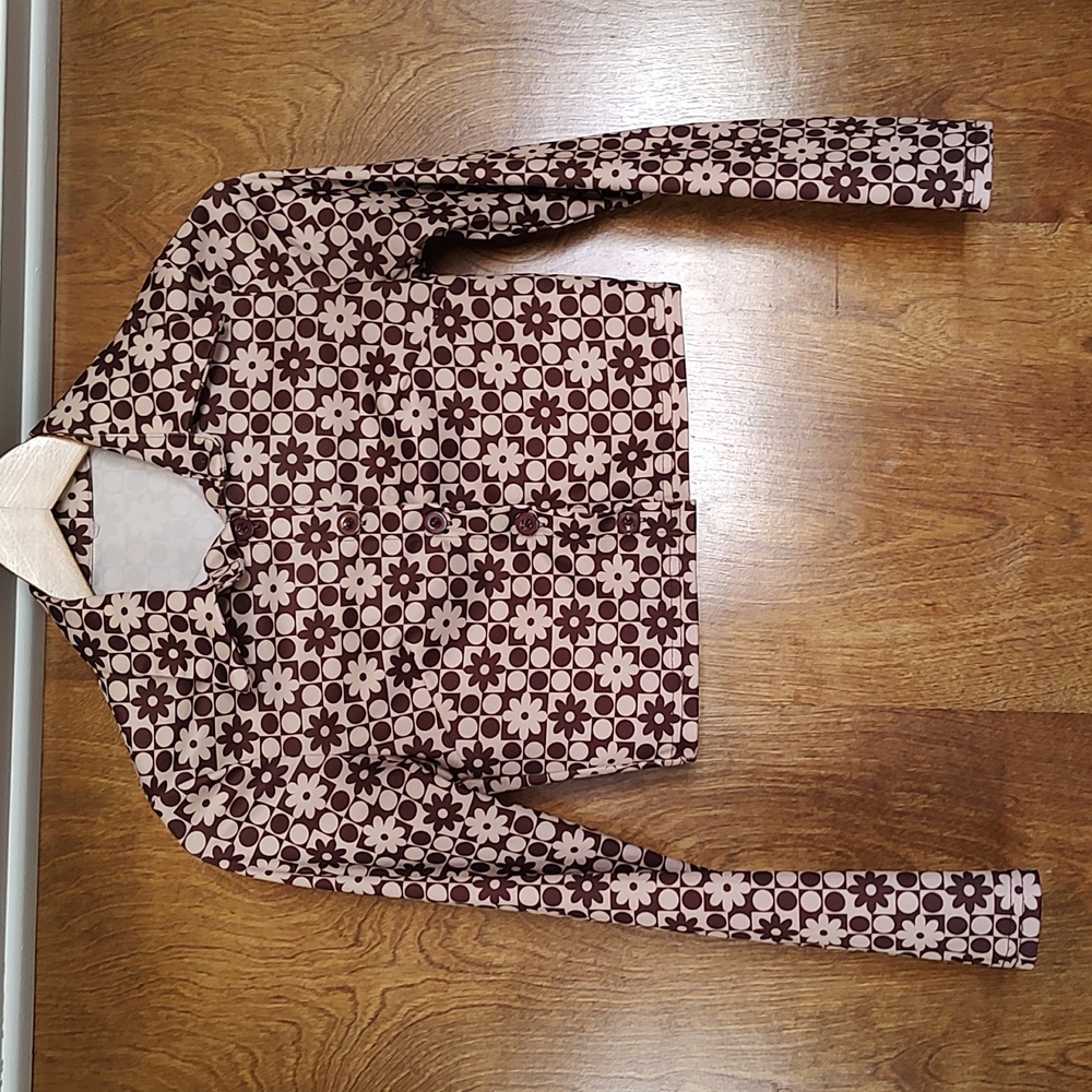 Vintage 90s brown and white daisy cropped button top with 70s flair polyester